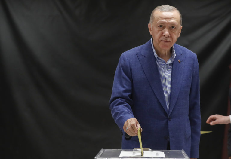 Erdogan obhájil mandát. Staronový prezident hovorí o bráne k storočiu Turecka