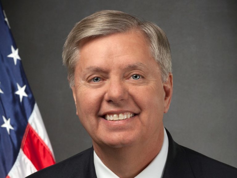 Rusi umierajú. Nikdy sme lepšie neutratili peniaze. Senátor Graham pobúril Moskvu. Môže však ísť aj o zostrih dvoch výrokov