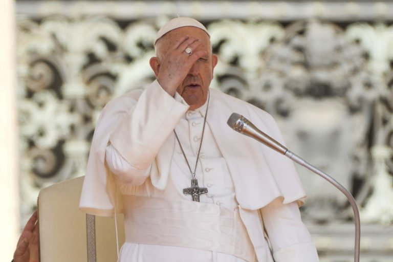Požehnávanie homosexuálnych párov spôsobuje vo Vatikáne zemetrasenie. Poškodí aj odkaz pápeža Františka?