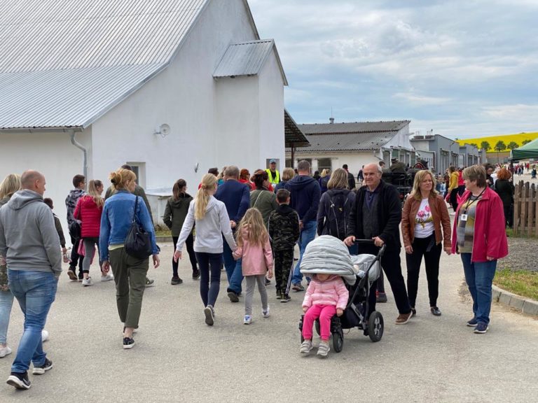 V Bošáci trhli rekord: Obec zaplavila masa ľudí