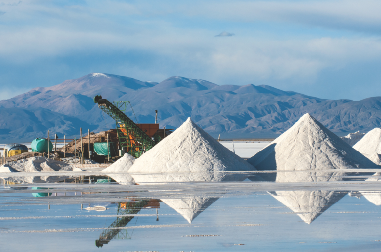 Rusi ovládli dedinu Ševčenko a získali prístup k strategickému ložisku lítia