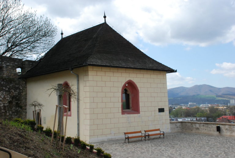 Budovu pod Trenčianskym hradom ohrozuje zosuv svahu. Opatrenia budú stáť takmer 100-tisíc eur