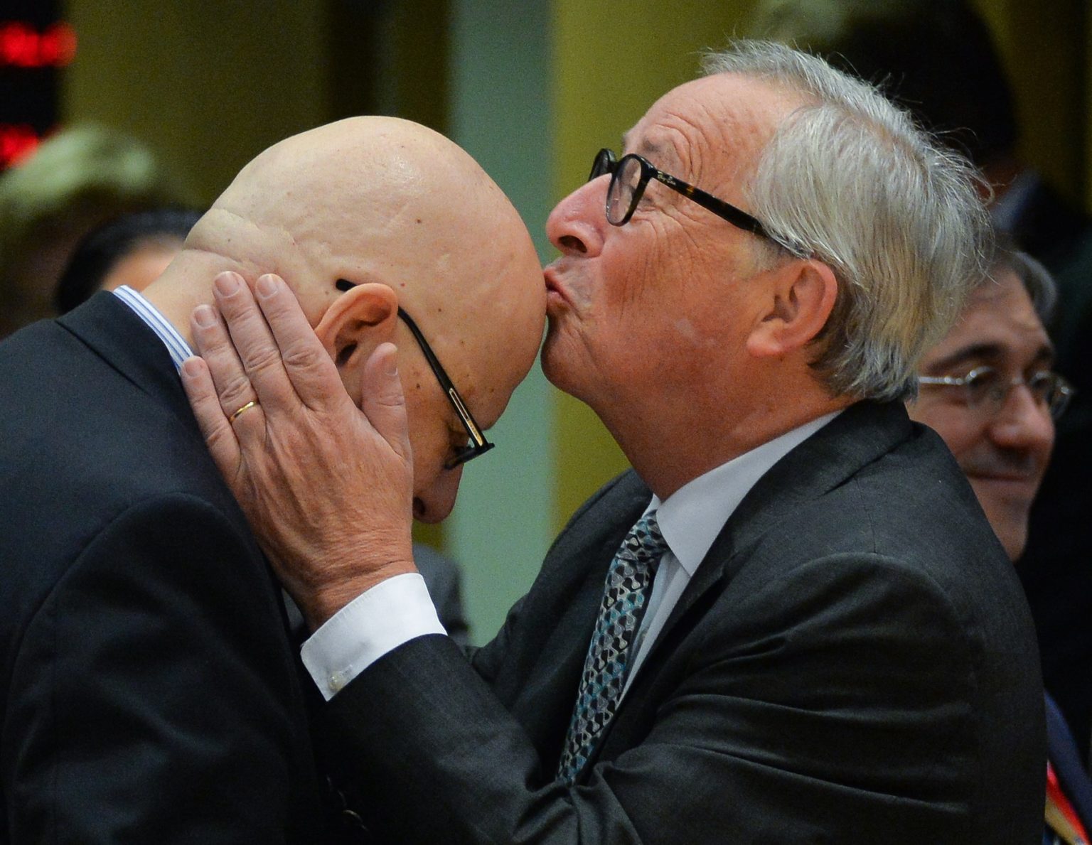 Na archívnej snímke z roku 2019 niekdajší predseda Európskej komisie Jean-Claude Juncker víta stáleho predstaviteľa Cypru pri Európskej únii Nicholasa Emiliua. Foto: Profimedia.sk