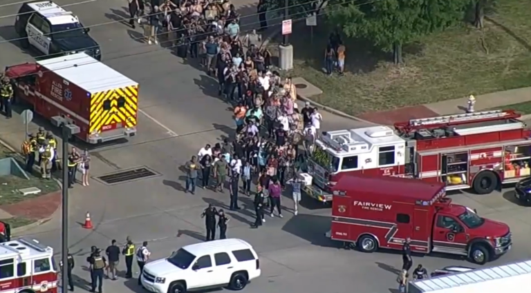 Muž zabil v nákupnom centre v Texase osem ľudí. Masové streľby v USA sa dejú raz za týždeň