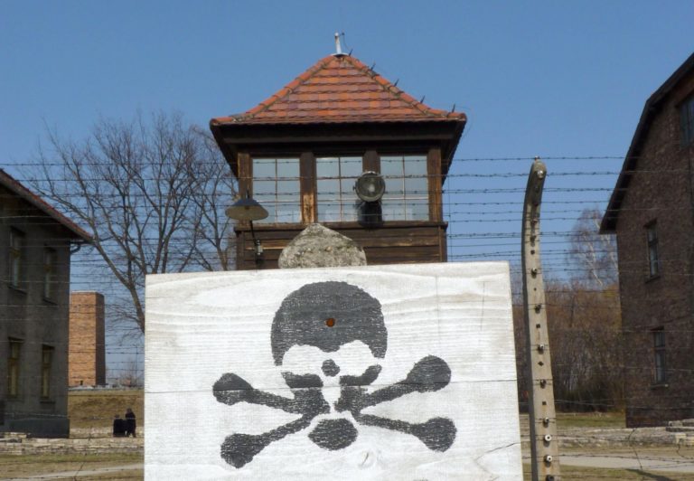 Múzeum v Auschwitzi kritizuje zneužitie tábora smrti v politike