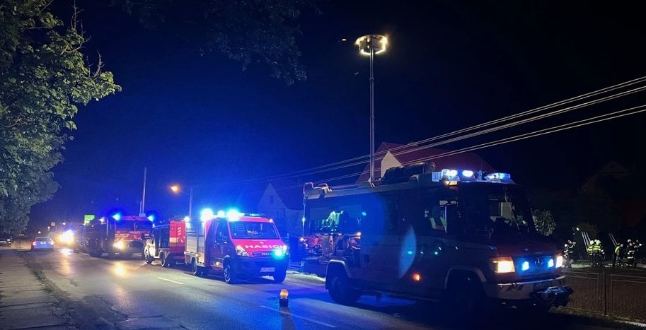 K požiaru vyštartovalo niekoľko hasičov z okolia. FOTO: TV JOJ