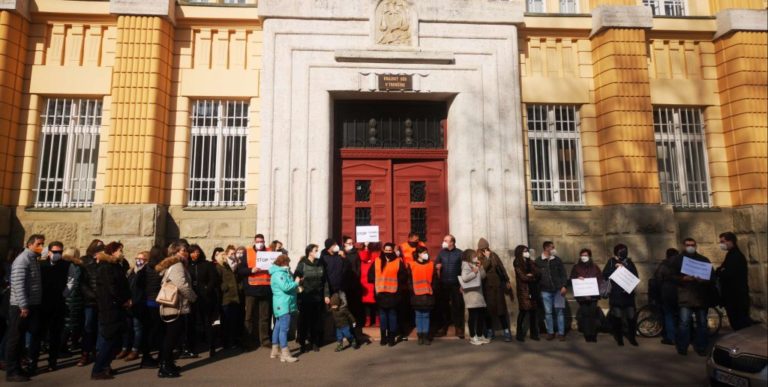 Zamestnanci súdov opäť protestovali