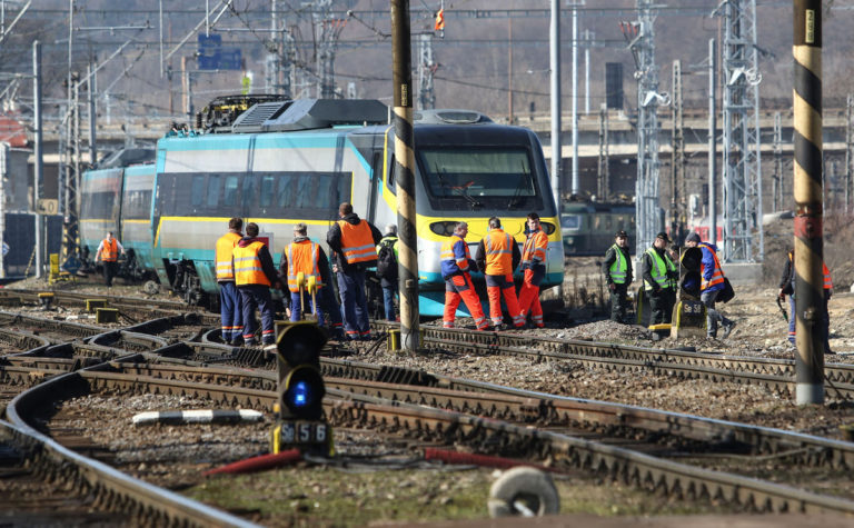 Vyšetrovanie zistilo, že vykoľajenie Pendolina zapríčinila prasknutá výhybka