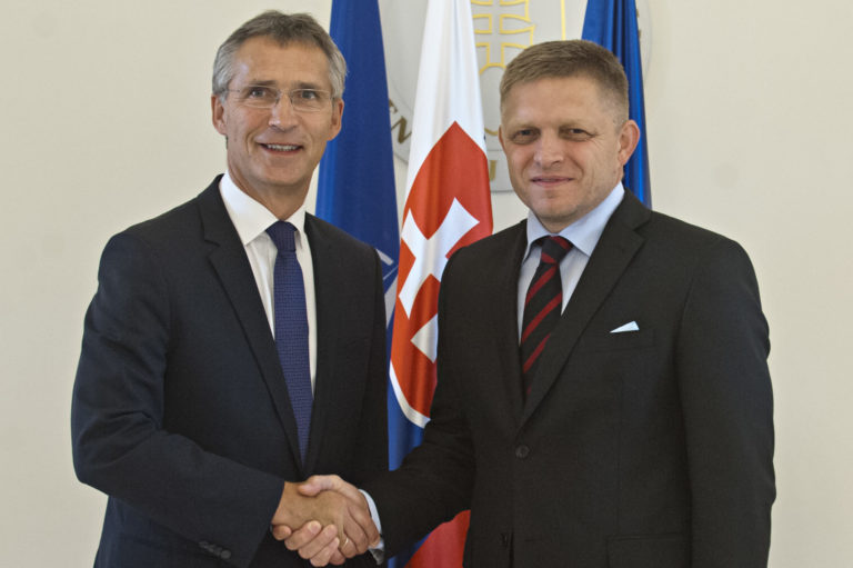 NATO zareagovalo na Ficov list Stoltenbergovi. Svoju informačnú kampaň presúva, bude až po voľbách, informuje Smer