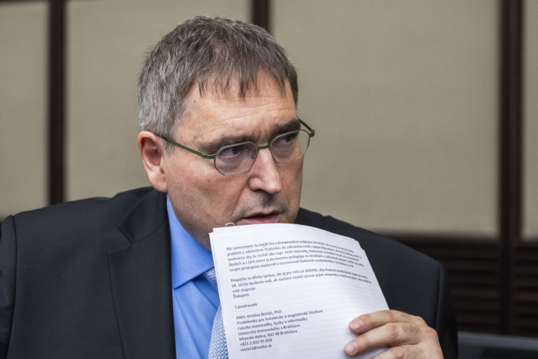 Nočná tragédia pripomína, že oblasť duševného zdravia nesmieme prehliadať. Bútora apeluje na pomoc žiakom