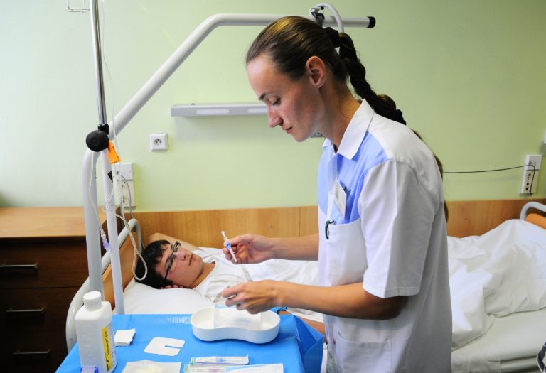 Ukrajinské zdravotné sestry budú môcť rýchlejšie nastúpiť do ambulancií a nemocníc na Slovensku