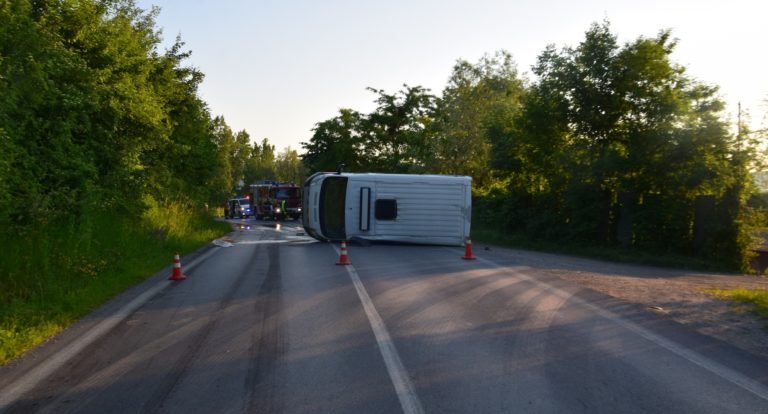 Nehoda sanitky odstavila časť cesty