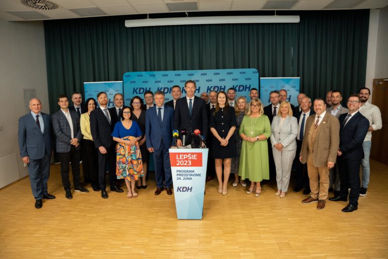 Lídrom kandidátky KDH je Majerský. Druhé miesto patrí Hajkovi a tretie Holečkovej