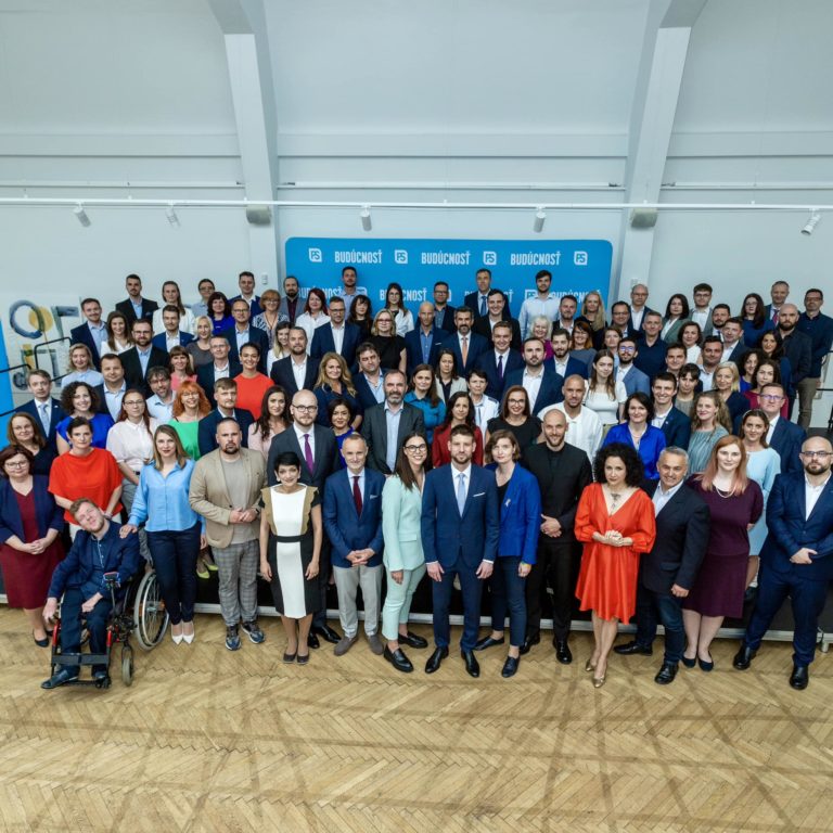 Najväčšou hrozbou pre Slovensko je vláda Fica s extrémistami. Šimečka predstavil kandidátku PS