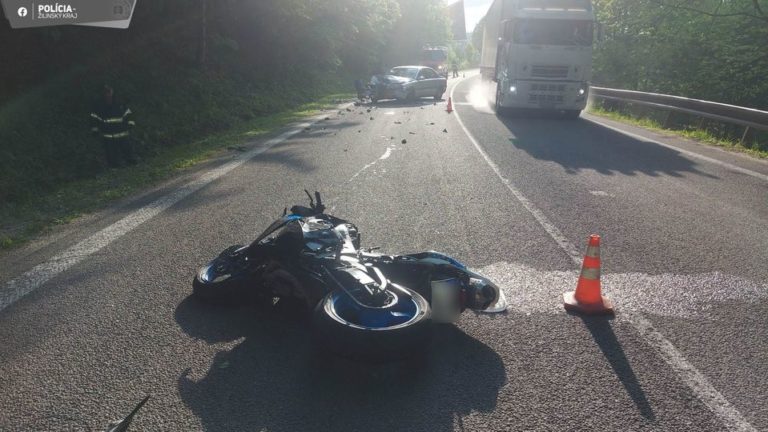 Motocyklistku po havárii transportovali letecky do nemocnice