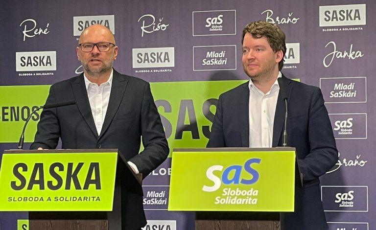 Rozdelenie Maďarov pokračuje. Ábel Ravasz pôjde so Sulíkom