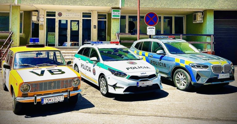 Policajné autá vtedy a dnes. FOTO: polícia