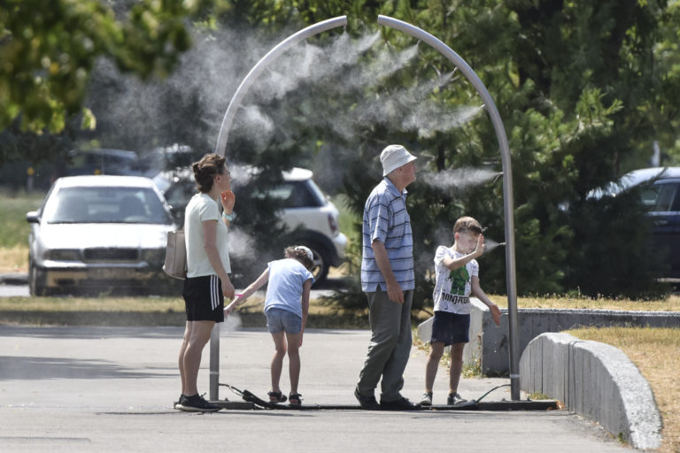 Životná úroveň obyvateľov EÚ klesá. Nespokojná je zhruba polovica