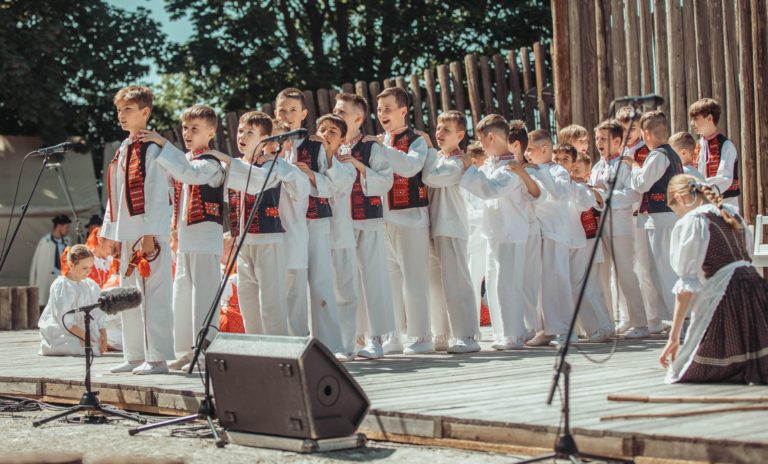 Na Trenčianskych folklórnych slávnostiach bolo 700 účinkujúcich, akcia spojila generácie