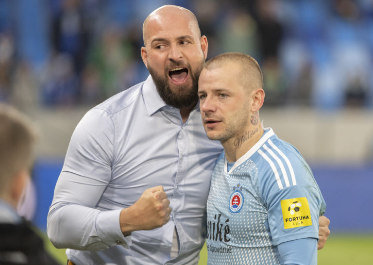 Kapitán Slovana Vladimír Weiss ml. a generálny riadite¾ Slovana Ivan Kmotrík ml. Foto: Martin Baumann/TASR   