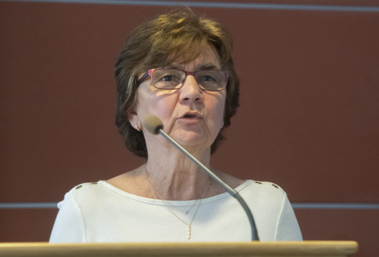 Na snímke riaditeľka odboru volieb, referenda a politických strán sekcie verejnej správy MV SR Eva Chmelová počas tlačovej konferencie na tému "Parlamentné voľby 2023" 9. júna 2023 v Bratislave. Foto: Martin Baumann/TASR
