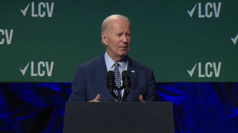 Prezident USA Joe Biden na konferencii organizácie LCV. Foto: reprofoto Twitter