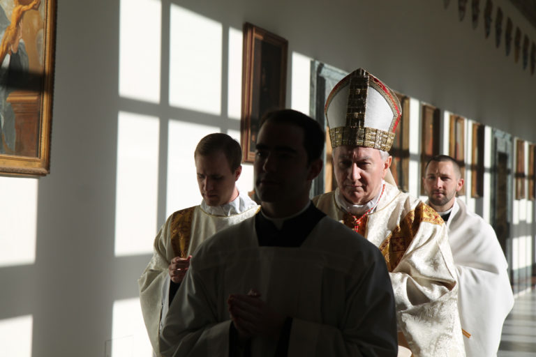 Vatikánsky premiér Parolin aj o žehnaní nezriadených párov: Nie sme cirkvou spred dvetisíc rokov, meníme sa