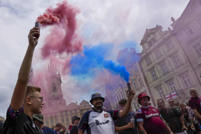 Bruselský masaker s 39 mŕtvymi to nebol, ale Praha aj tak zažila peklo