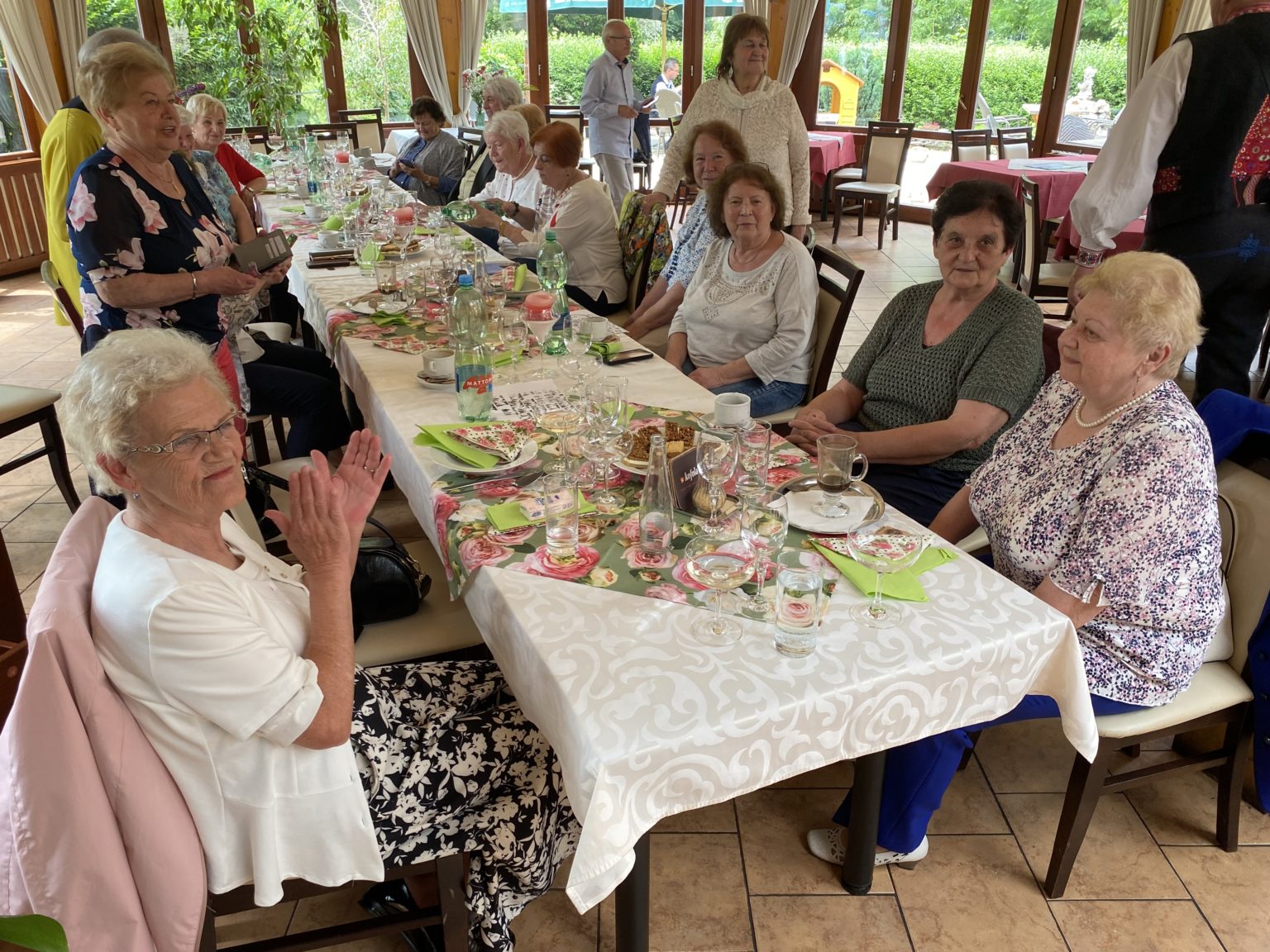 Neuveriteľné! Bývalí spolužiaci sa stretli po 55 rokoch. A mali si čo povedať. Foto: Mária Jakúbeková
