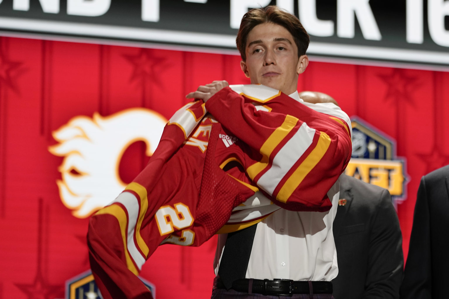 Samuela Honzeka si vybralo zo 16. miesta Calgary Flames. Foto: TASR Photo/George Walker