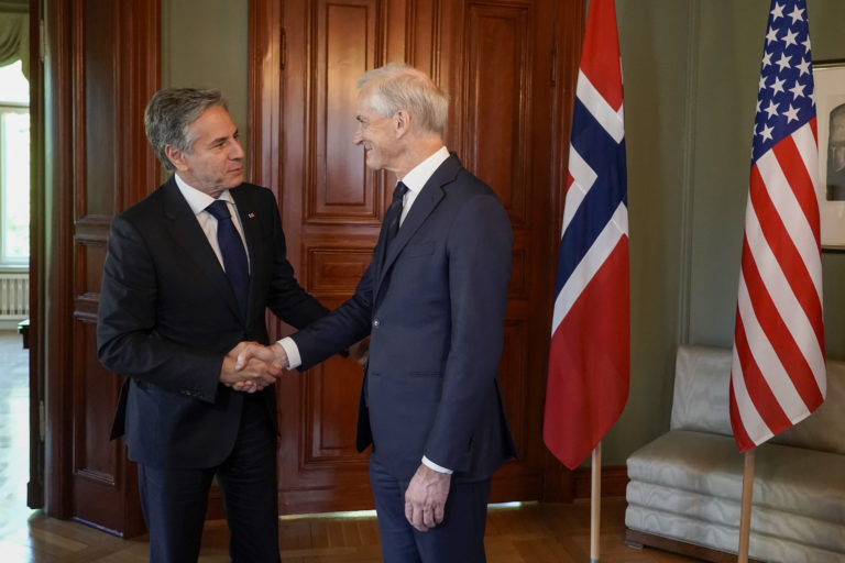 Americký minister zahraničných vecí Antony Blinken (vľavo) a nórsky premiér Jonas Gahr Störe. Foto: TASR/AP