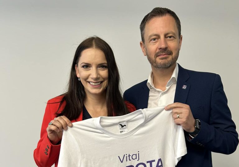 Pod vlajkou Hegera a Naďa. Dorota Nvotová vstupuje do politiky. Fico je podľa nej proruský a Matovič toxický