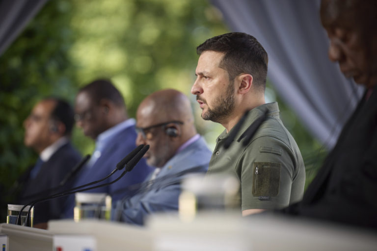 Zelenskyj žiada Slovensko a 4 ďalšie štáty, aby sme umožnili import ukrajinskej pšenice a ďalších plodín