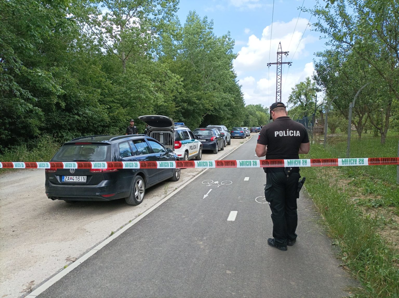 Telo našli na cyklotrase do mestskej časti Prejta, pri záhradkárskej oblasti. Foto: Trenčiansky Štandard