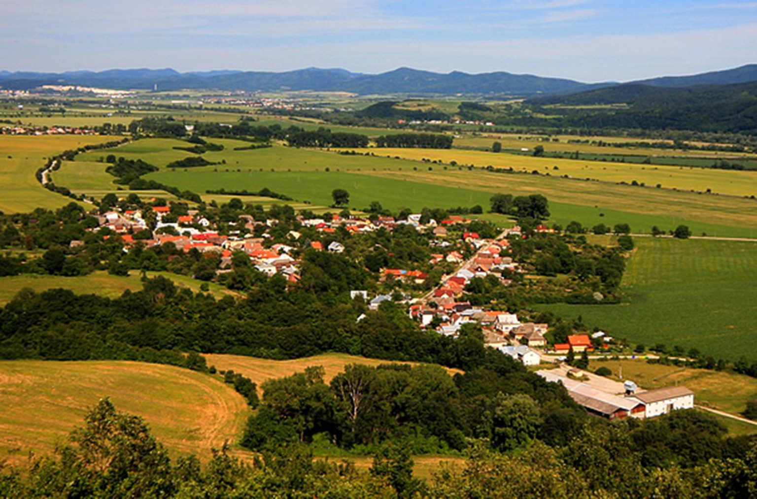 Jednou zo štyroch obcí Trenčianskeho kraja, kde sa 9. septembra uskutočnia doplňujúce voľby, sú Haluzice. Foto: Obec Haluzice