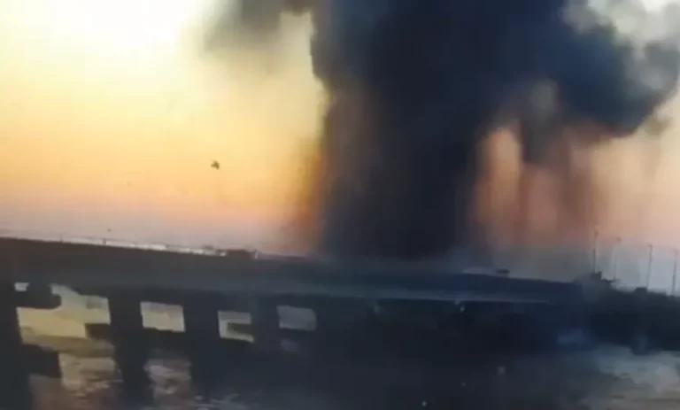 Útok na most. Brána na Krym je vážne poškodená, priznalo Rusko