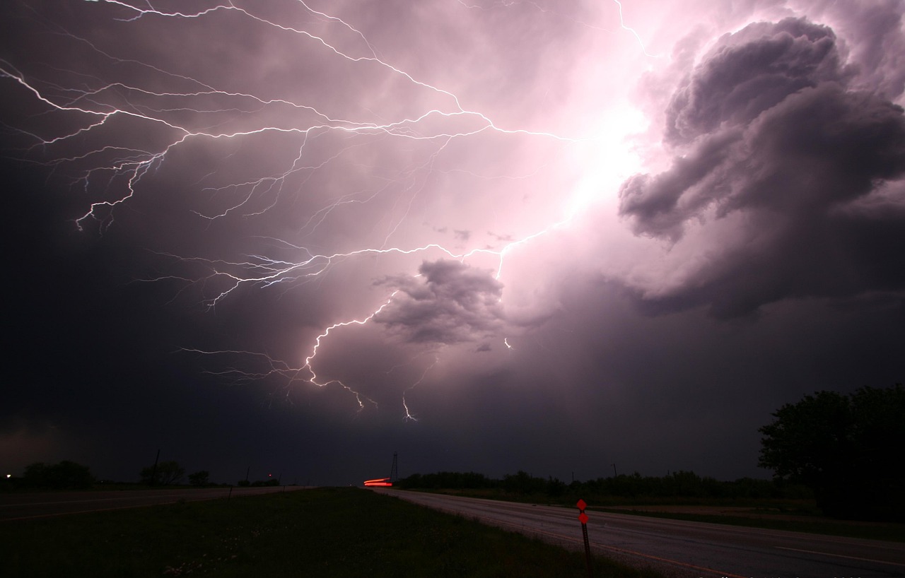 Aktualizované: Meteorológovia varujú pred búrkami. Popoludní môžu zasiahnuť viaceré oblasti krajiny