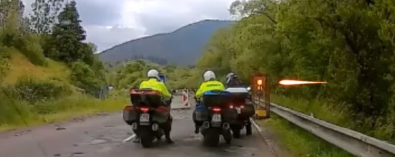 Trom motorkárom sa nechcelo čakať. Išli na červenú. FOTO: polícia