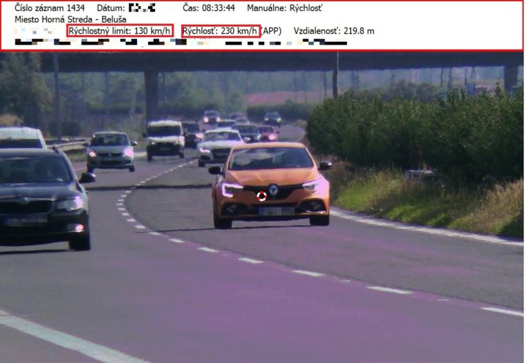 Rýchlosť prekročil o stovku. Foto: Polícia SR - Trenčiansky kraj/Facebook