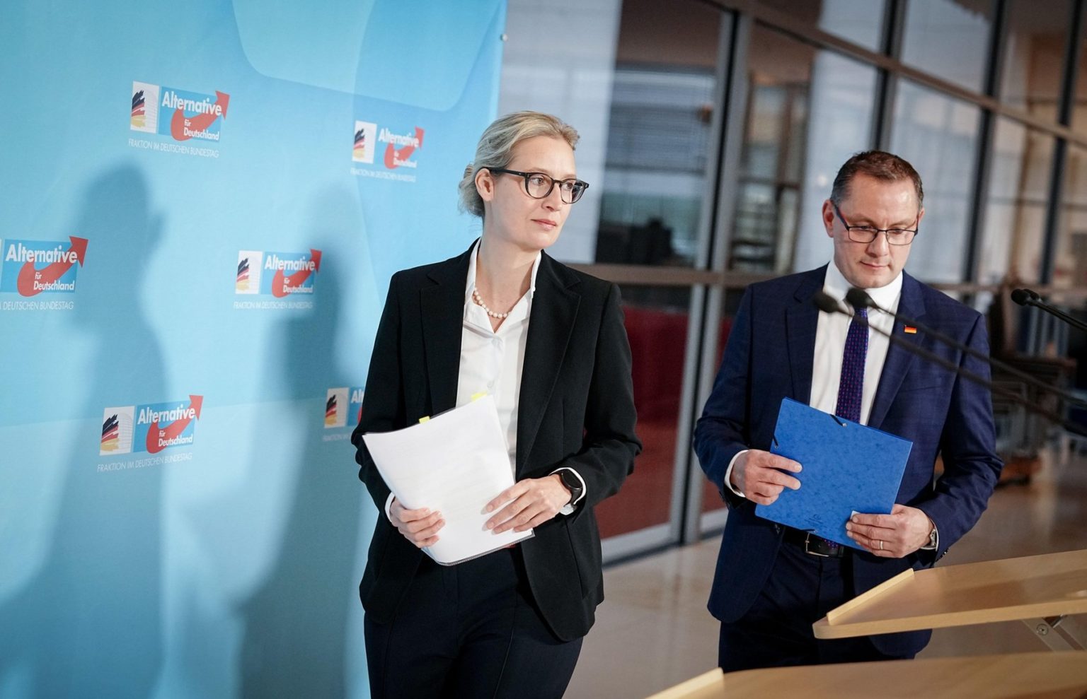 Alice Weidelová, líderka parlamentnej frakcie AfD, a Tino Chrupalla, federálny predseda AfD a líder parlamentnej frakcie AfD. Foto: Profimedia.sk