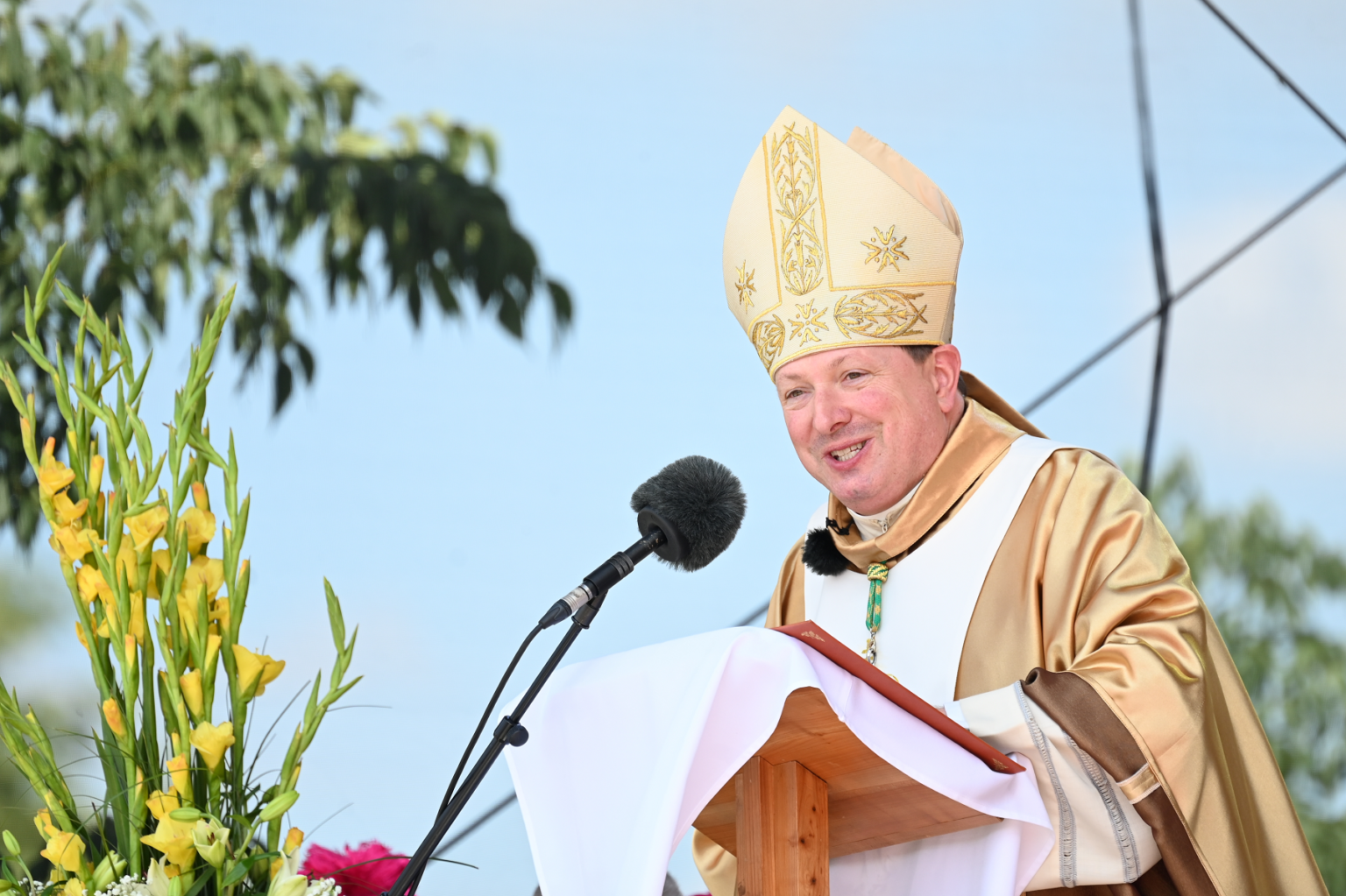 Larry James Kulick počas liturgickej slávnosti sv. Cyrila a Metoda na Svätoplukovom námestí v Nitre v stredu 5. júla 2023. Foto: Lukáš Grinaj/TASR
