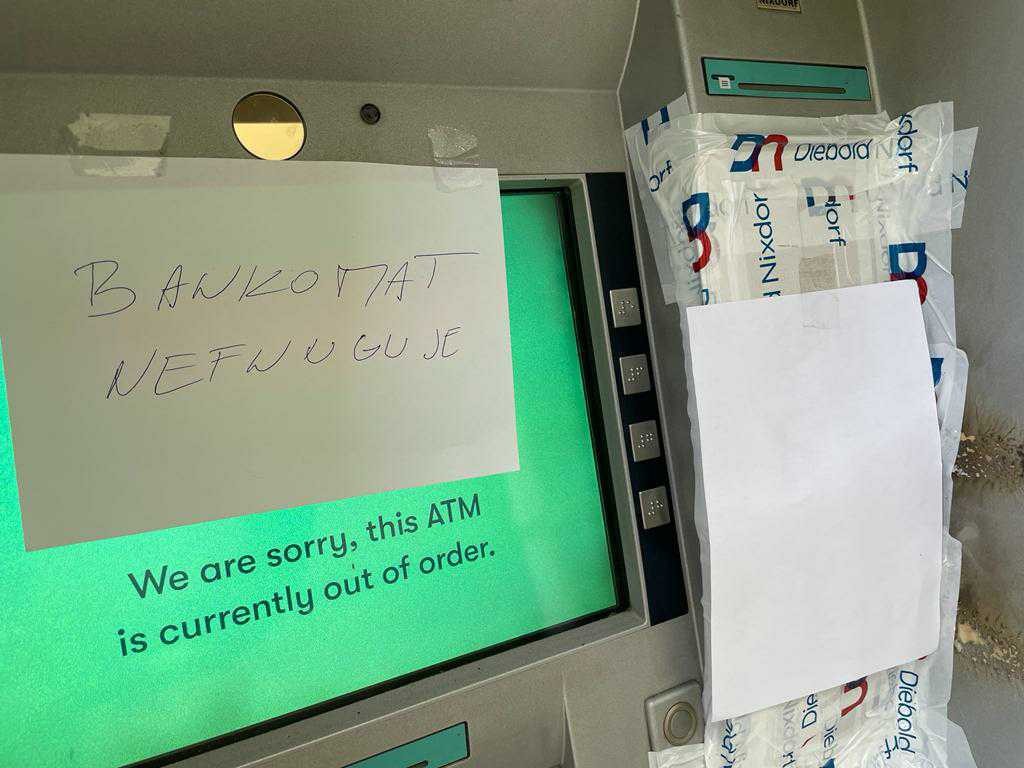 V Ladcoch vykradli bankomat. Páchatelia sú na úteku s veľkou sumou!