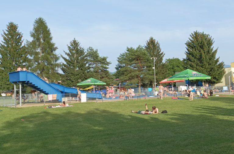 Bude pekelne horúco, osviežte sa vo vode a dodržujte pitný režim