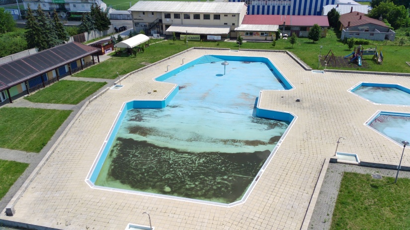 Leto je v plnom prúde a Vranovčania sa stále nemajú kde kúpať...