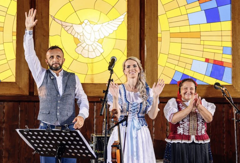 Na Butkove dnes vystúpia obľúbení Kandráčovci. Koncertom podporia pápeža Františka