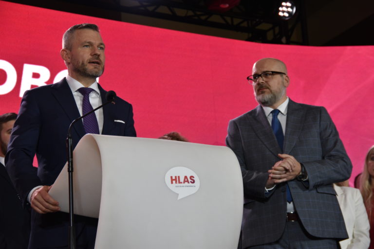 Na snímke predseda strany Hlas Peter Pellegrini (vľavo) a Michal Kaliňák. Foto: Lukáš Mužla/TASR