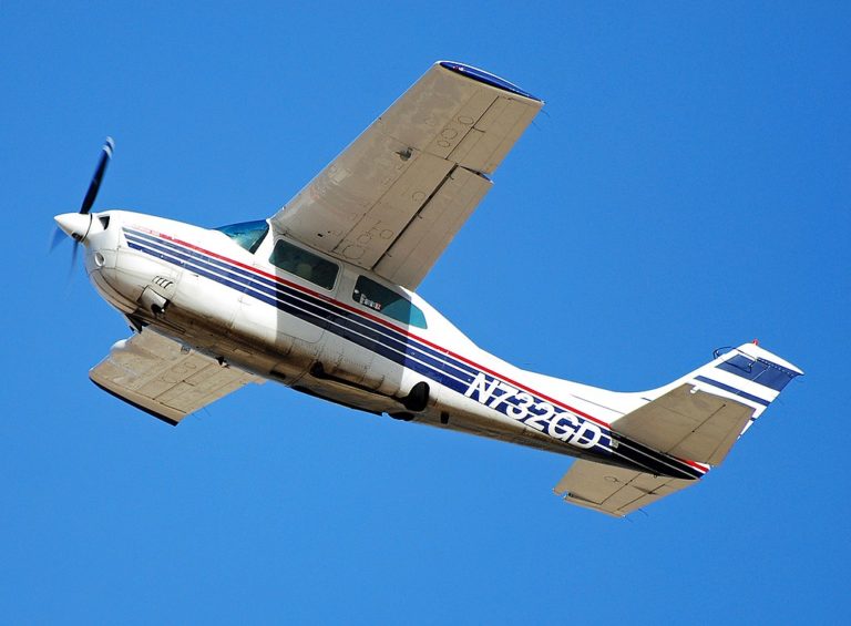 Cessna T210N. Foto: Wikipédia