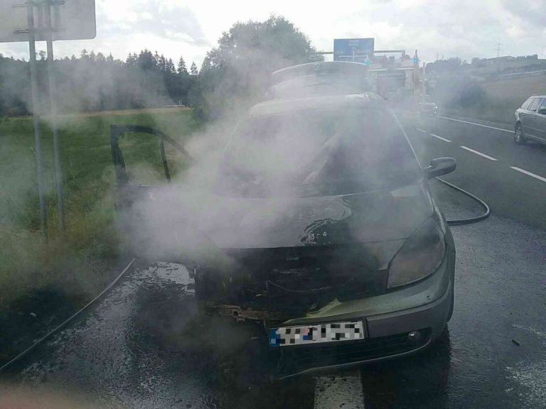 Požiar zničil osobné auto