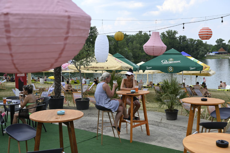 Na tomto mieste sa radšej nekúpte! Nie je bezpečná. Foto: Radovan Stoklasa/TASR