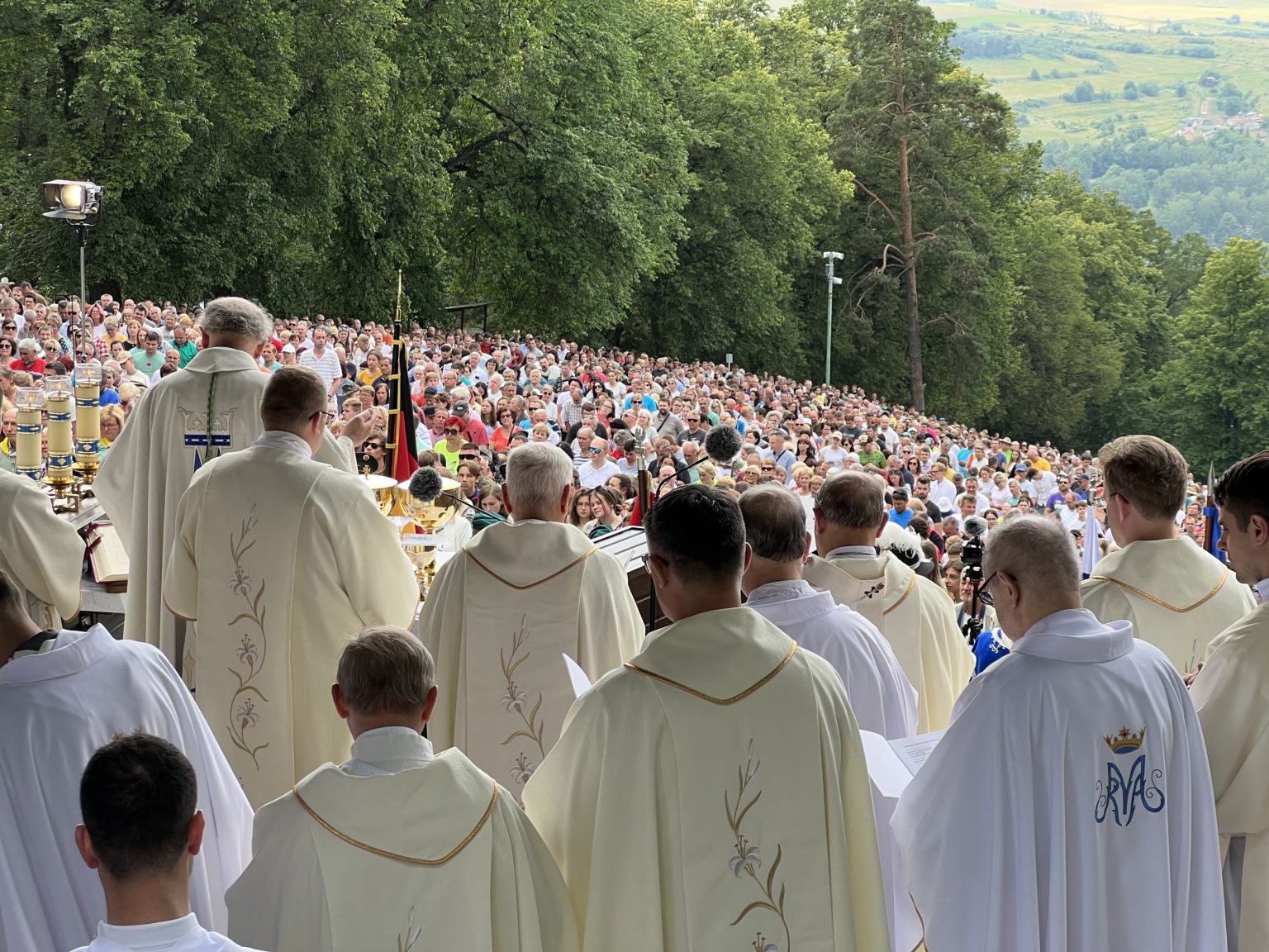 Slávnostná odpustová svätá omša, ktorou vyvrcholila tradičná púť na levočskej Mariánskej hore v nedeľu 2. júla 2023. Foto: TASR/AP